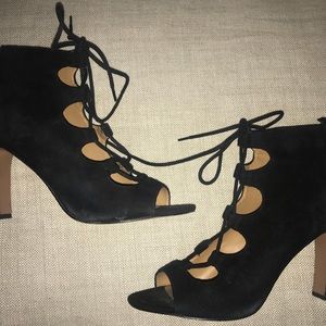 NINE WEST SUEDE LACE UP HEELS 👠